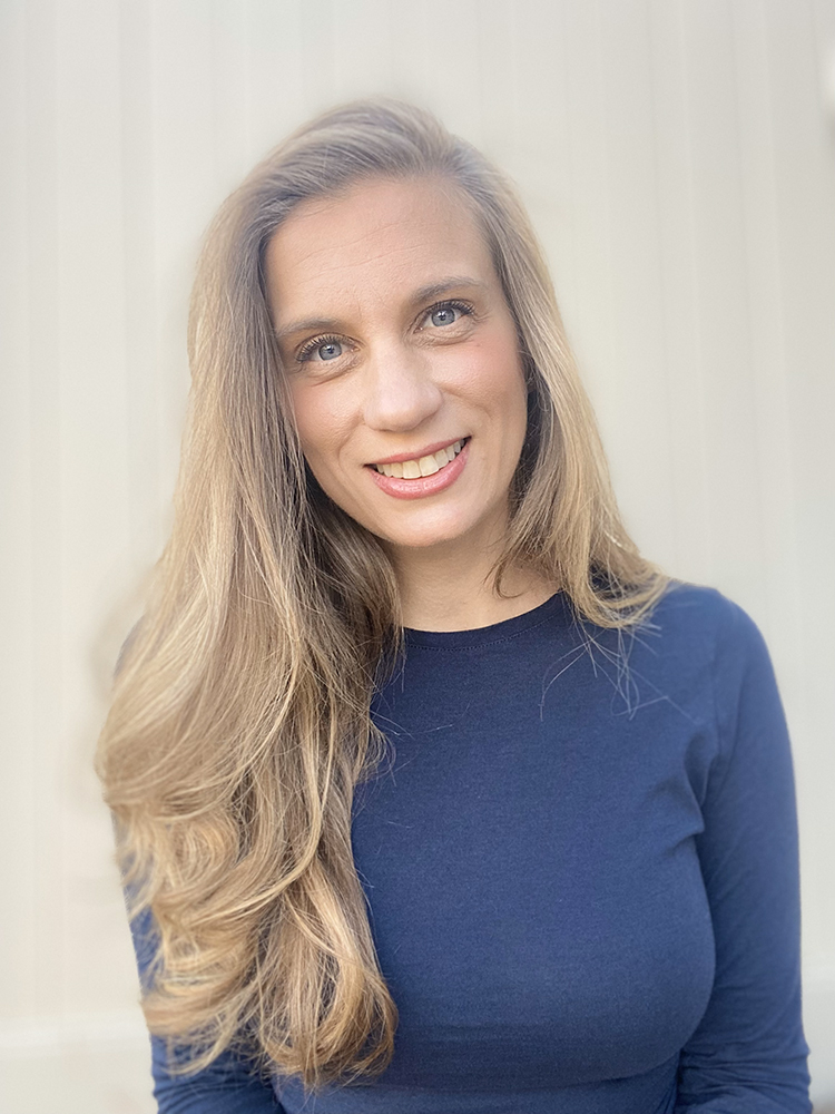 Jennifer Rose Freeland watercolor artist, Duck & Rabbit ABC military adventure / Pato y Conejo aventura militar (bilingual board book), published by Elva Resa Publishing