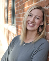 Jennifer Sipos author artist, Duck & Rabbit ABC military adventure / Pato y Conejo aventura militar (bilingual board book), published by Elva Resa Publishing