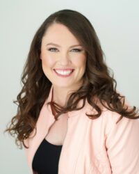 Laura Briggs, author of Remote Work for Military Spouses, published by Elva Resa Publishing